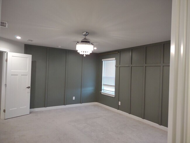 Building Photo - Superlative 6 Bedroom, 5 Bathroom Home in an Upscale Community!