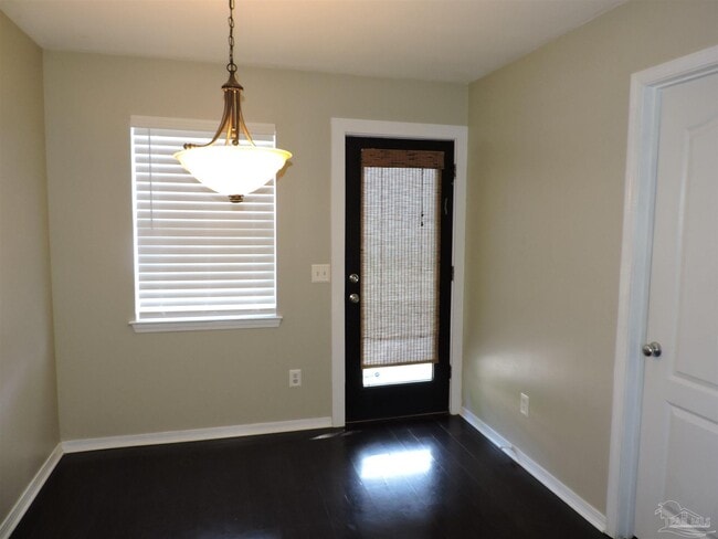 Building Photo - 147 Creekview Dr