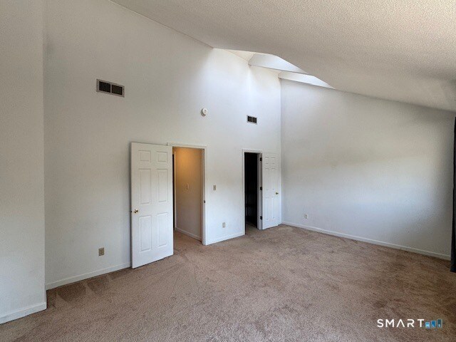Building Photo - 64 Far View Cmns