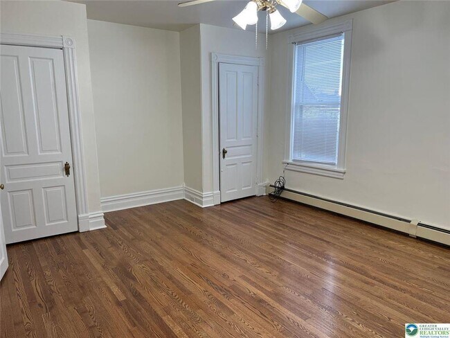 Building Photo - 531 Linden St