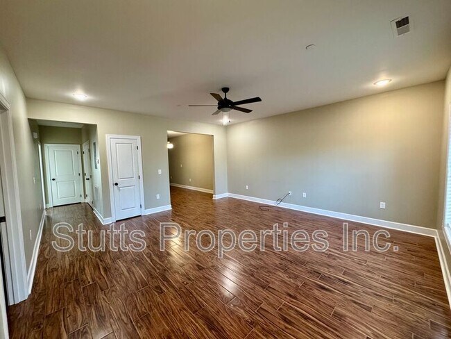 Building Photo - 145 Bruin Dr