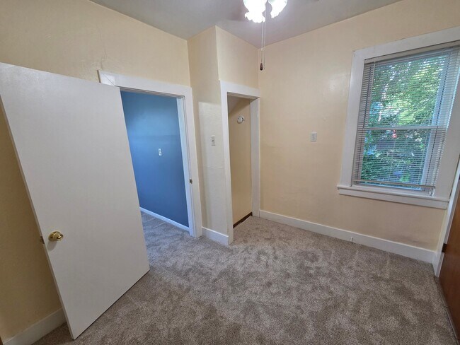 Building Photo - 313 Rinne St