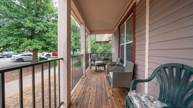 Building Photo - Updated 2-Bed Victorian Main-Floor Living with Stained Glass & Jetted Tub
