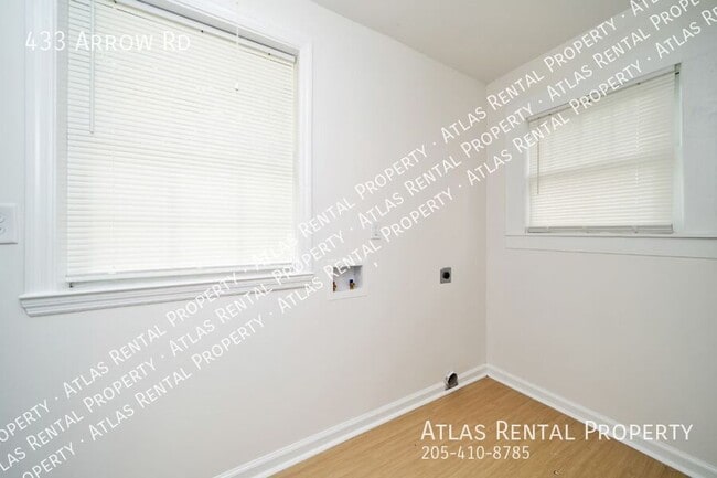 Building Photo - 433 Arrow Rd