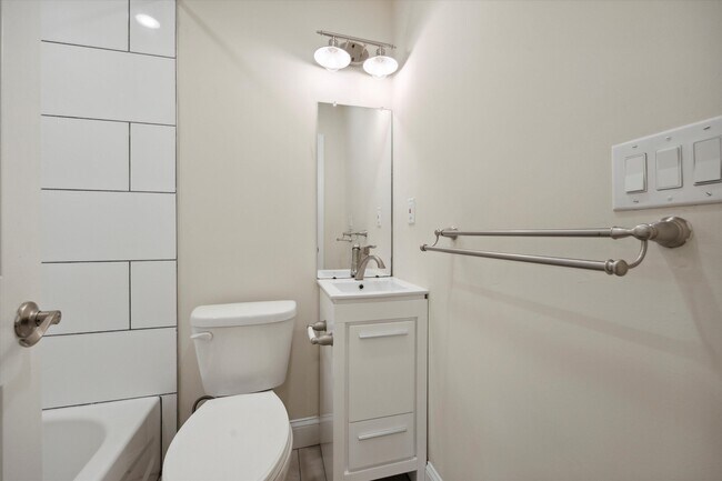 Building Photo - 1825 N Bouvier St