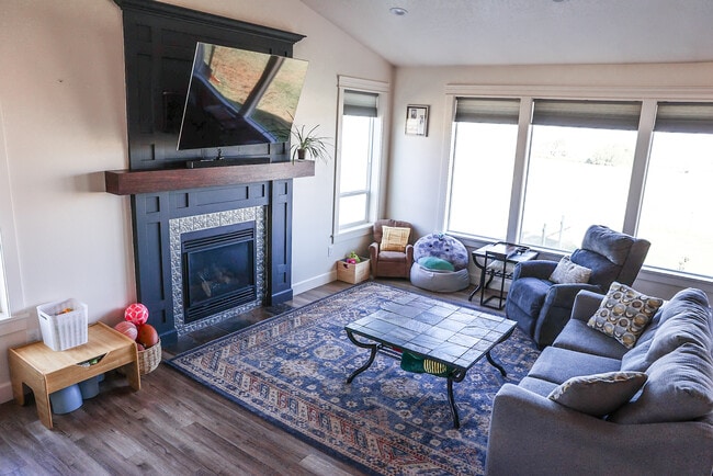 Building Photo - 45 Butch Cassidy Loop