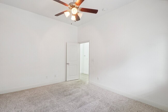 Building Photo - 1616 Downing Dr