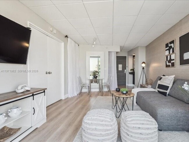 Building Photo - 2670 E Sunrise Blvd