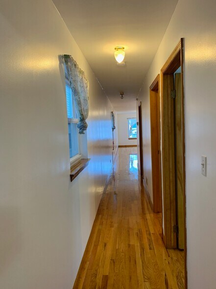 Building Photo - 422A Warren St