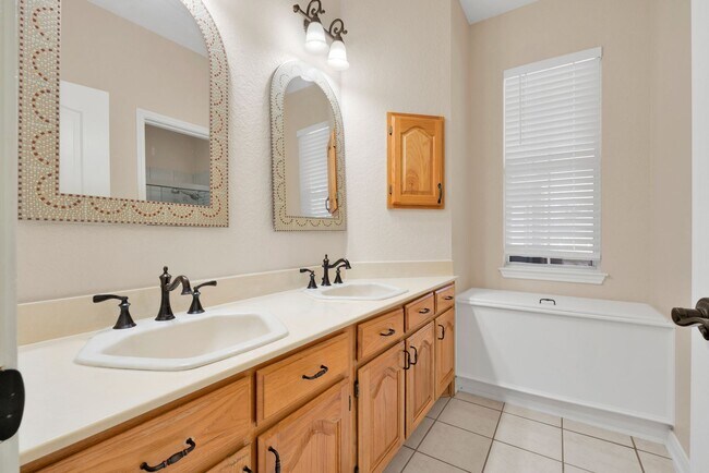 Building Photo - Beautiful rental home in NW San Antonio (1604/Wiseman)