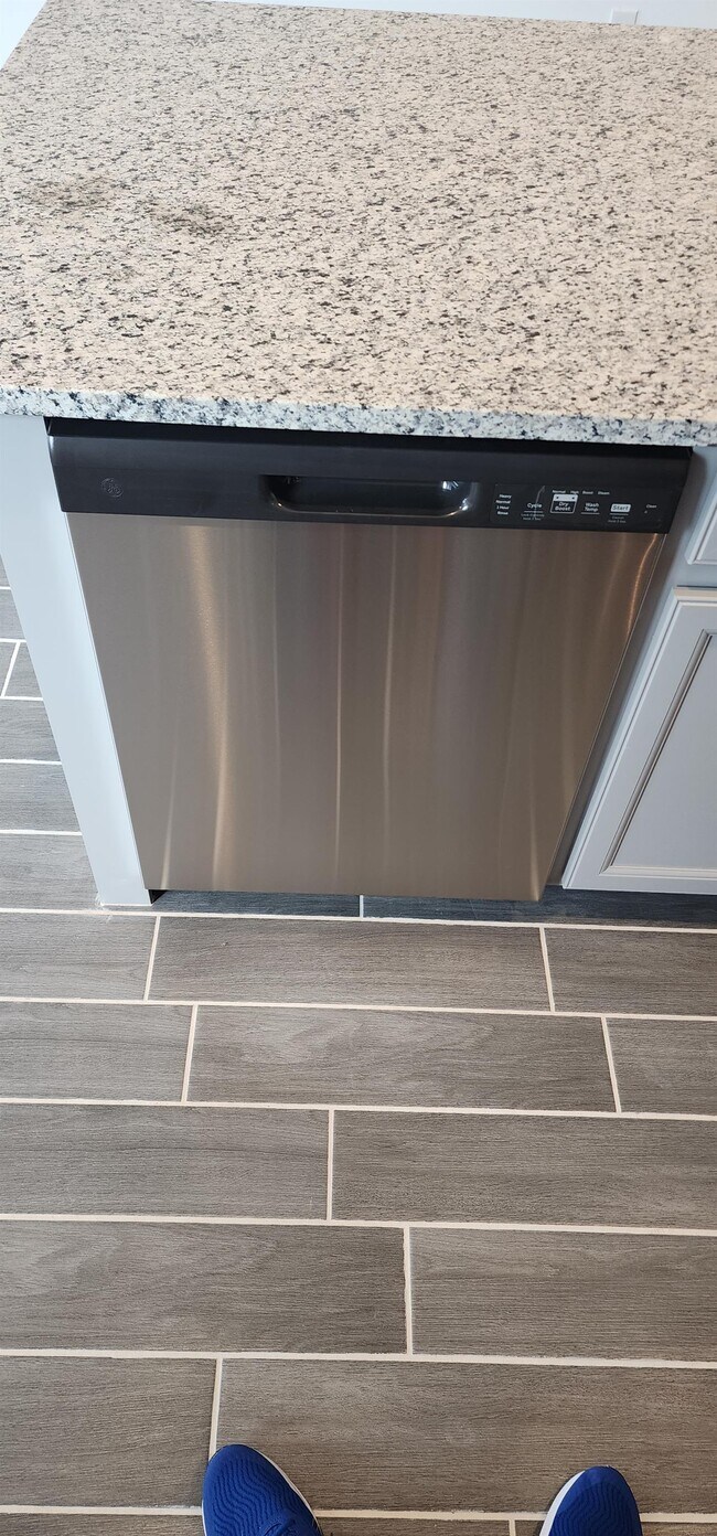 Building Photo - 7822 S Wolf Creek Dr