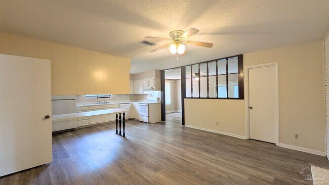Building Photo - 1025 Revere Dr