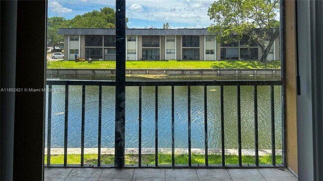 Building Photo - 8040 N Colony Cir