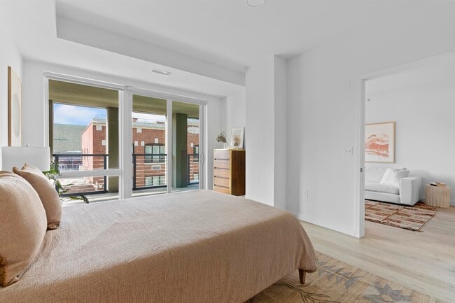 Building Photo - 220 9th St