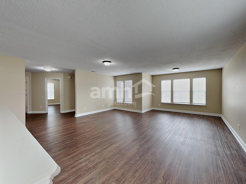 Building Photo - 12587 Majestic Way