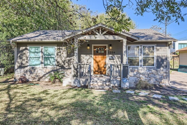 Building Photo - 1204 W St Johns Ave