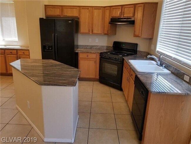 Building Photo - **$350 OFF 1ST MONTH RENT** Centennial Hil...
