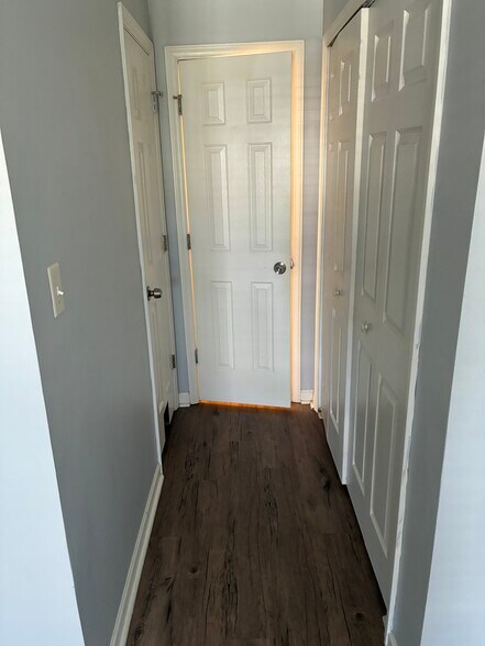 Building Photo - 1 Meadow Crossing Ct