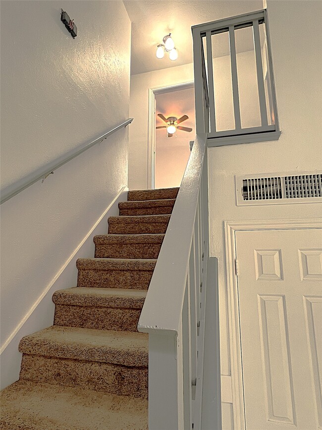 Building Photo - 19906 Rising Star Dr