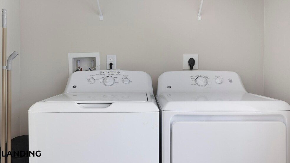 Building Photo - 1000 Forestview Dr