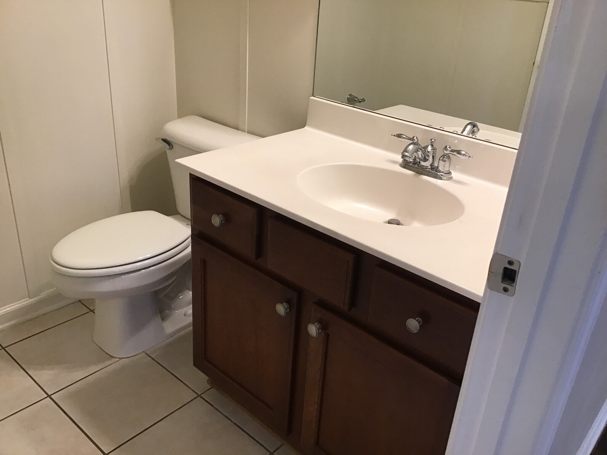 Building Photo - 195 Oakesdale Dr