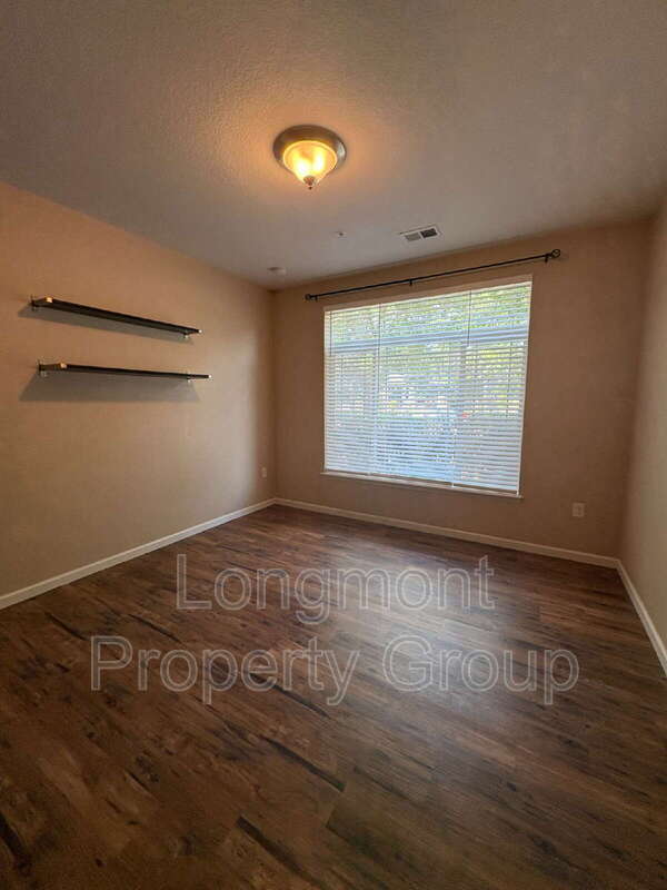 Building Photo - 804 Summer Hawk Dr