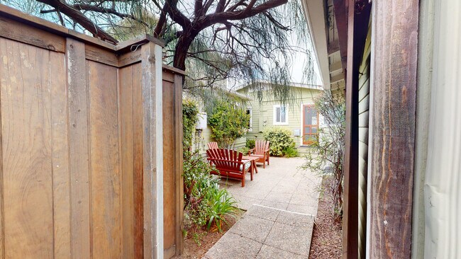 Building Photo - 115 Elkwood Ave