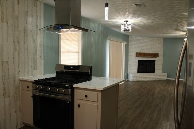 Building Photo - 8203 Wilmerdean St