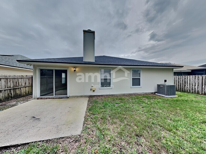 Building Photo - 734 Mackenzie Cir