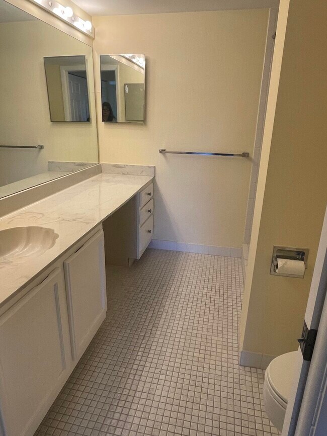 Building Photo - 18 Royal Palm Way