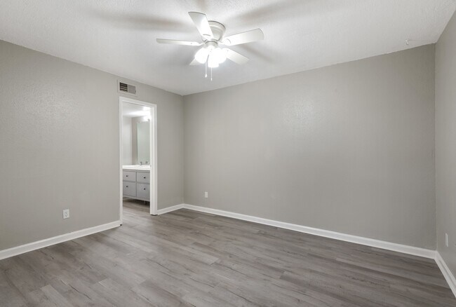 Building Photo - 2750 Holly Hall St