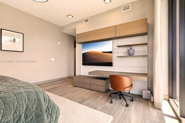 Building Photo - 3581 E Glencoe St