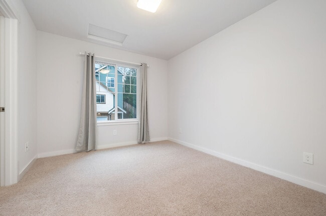 Building Photo - 5903 185th Ct NE