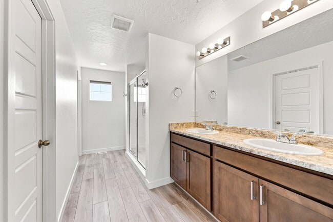 Building Photo - 956 W 900 S