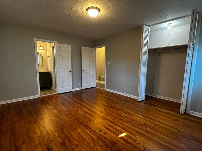 Building Photo - 2139 Kingsley Ct