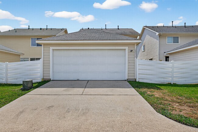 Building Photo - 19515 Fletcher Way Dr
