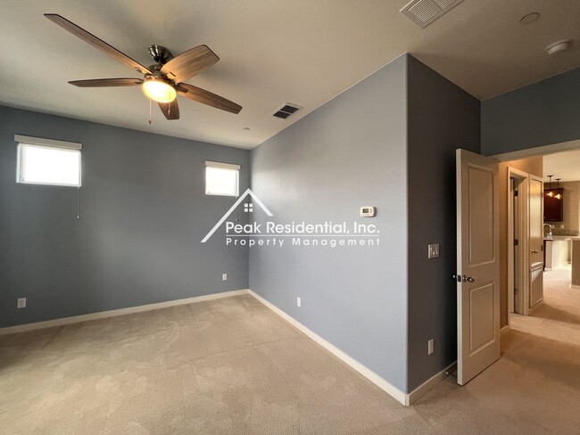 Building Photo - Updated 3bd/3ba North Natomas Townhouse
