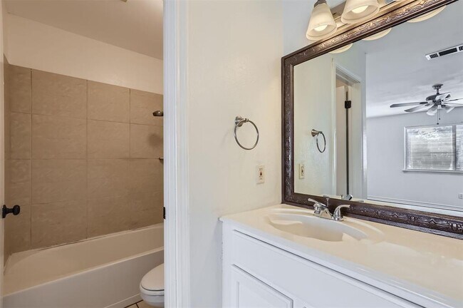 Building Photo - 1604 Wildflower Dr