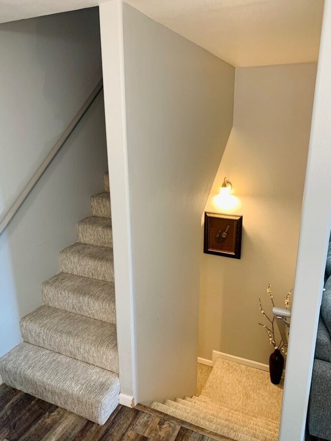 Building Photo - 3 bed updated OB townhome, near beach