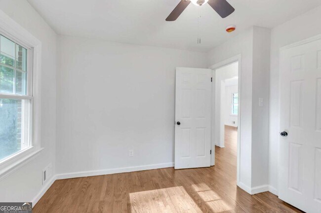 Building Photo - 2773 Fairlane Dr SE