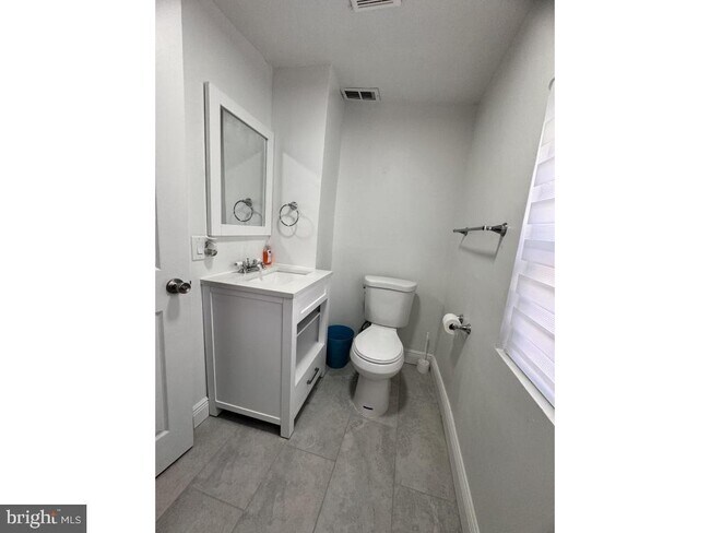 Building Photo - 510 67th Pl