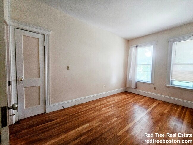 Building Photo - 243 Callender St