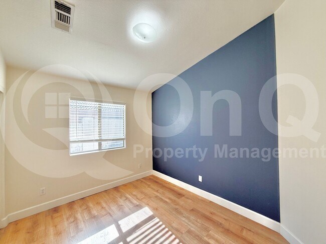 Building Photo - 1914 E Palomino Dr