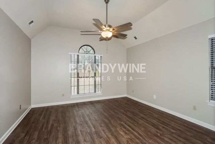 Building Photo - 5762 Riverhead Ave