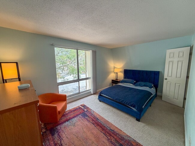 Building Photo - Summit House J-22