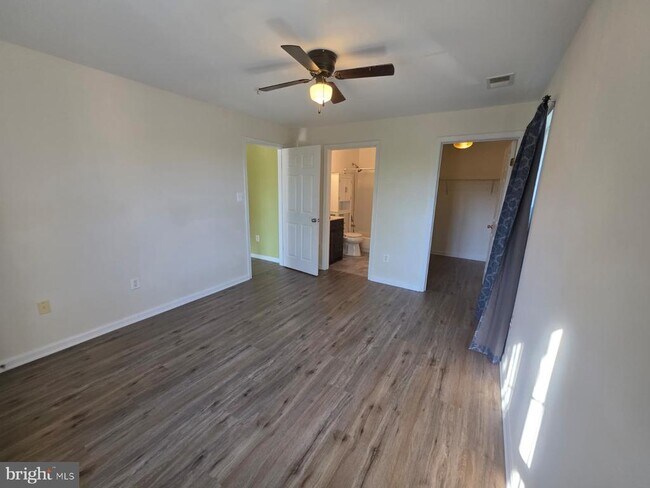 Building Photo - 1055 Gardenview Loop