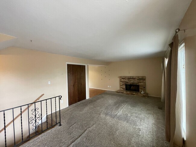 Building Photo - 785-787 S 200 E