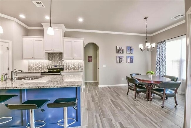 Building Photo - Stunning 4 Bed, 3 (Full) Bath in Norman