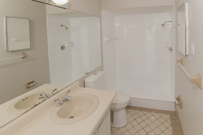 Building Photo - 8552 Bridgewater Dr