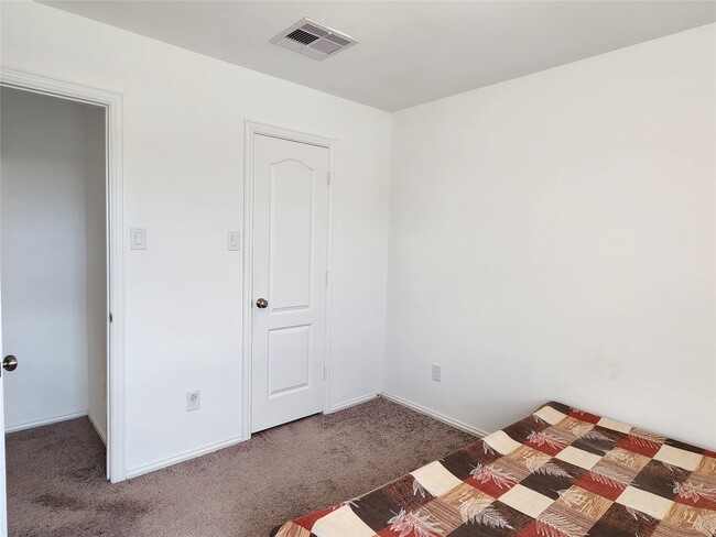 Building Photo - 31322 Whitfield Ct